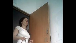 Camera escondida em banheiro feminino