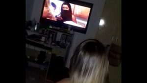 Transexual brasileira com esposa cornos assistindo