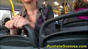 Novinha molestada no ônibus