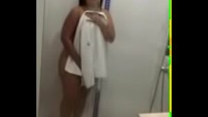Video de mulher no banho