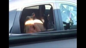 Tugas a mamar na piça do amigo no carro, vídeos MP4 amadoras