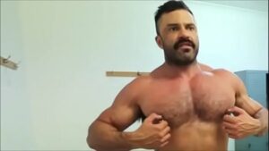 Gay homem musculoso