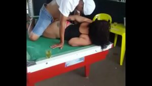 Sexo anal no bar