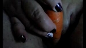 Cenoura na buceta