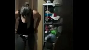 Camera escondida mulher se masturbando