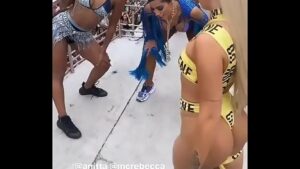 Novinha fudendo no carnaval