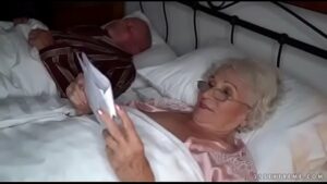 Sexo anal com idosa