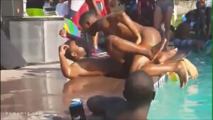Sexo gay piscina