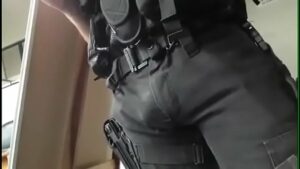 Policial fazendo sexo