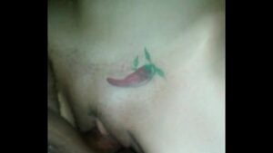 Tatuagens de pimenta na virilha