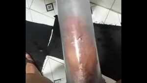 Video usando bomba peniana