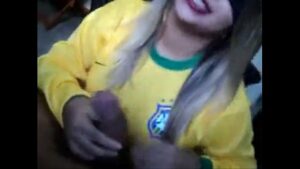 Brasileira fazendo boquete amador