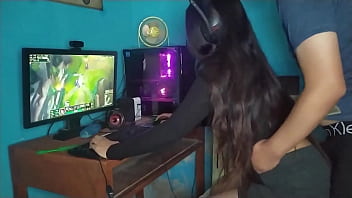 Mulheres Gostosas Jogando Video Game E Fazendo Sexo