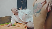 Video de homem chupando seios