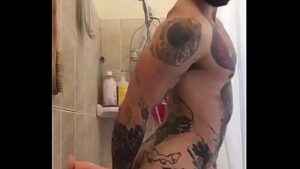 Porno gay tatuado
