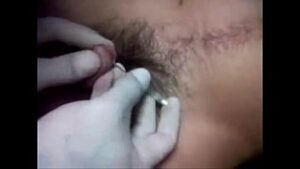 Piercing no meio do peito