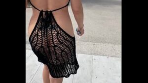 Mulheres com roupas transparente